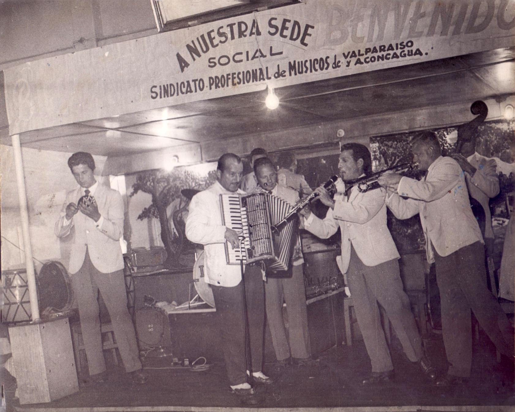 Banda en fiesta del Sindicato de Músicos de Valparaíso, ca. 1955