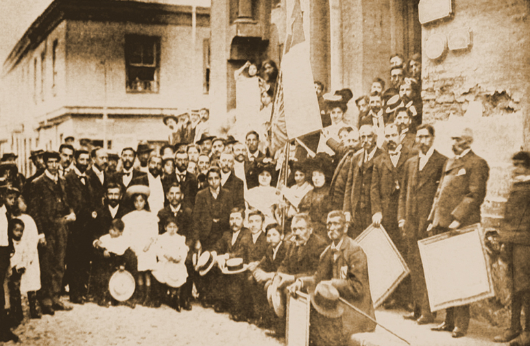 Entrega de diplomas de la Sociedad de Socorros Mutuos Amantes del Progreso de Valparaíso 1907